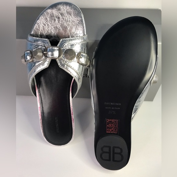 New Authentic BALENCIAGA
Cagole embellished metallic textured-leather sandals - Picture 14 of 15
